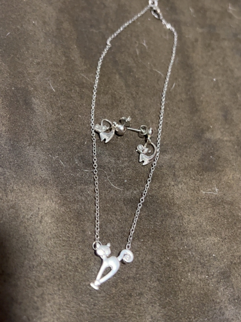 Silver tone Cat Pendant Necklace and Stud Earrings Set - Silver